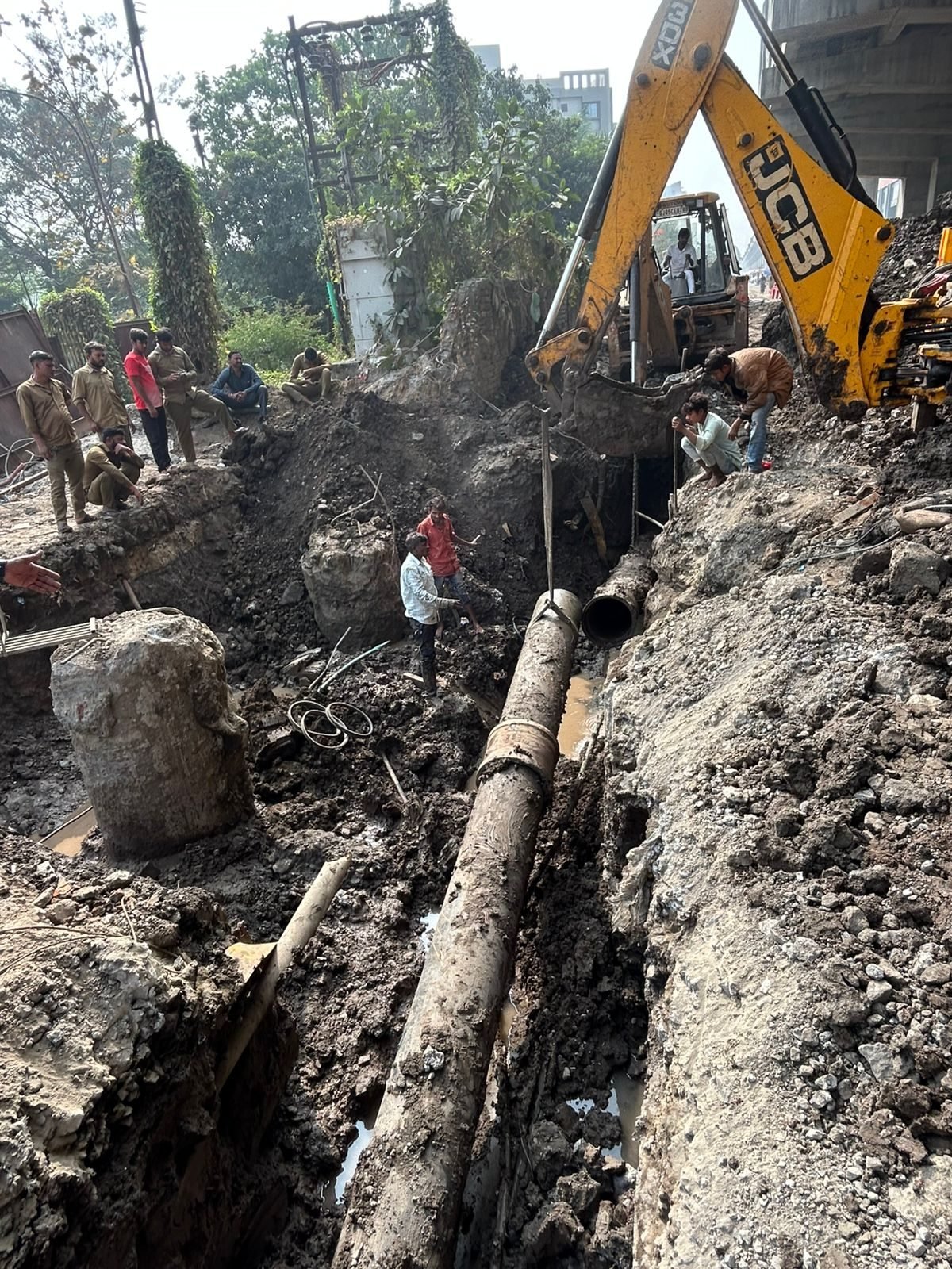Hydraulic rotary piling rig in operation